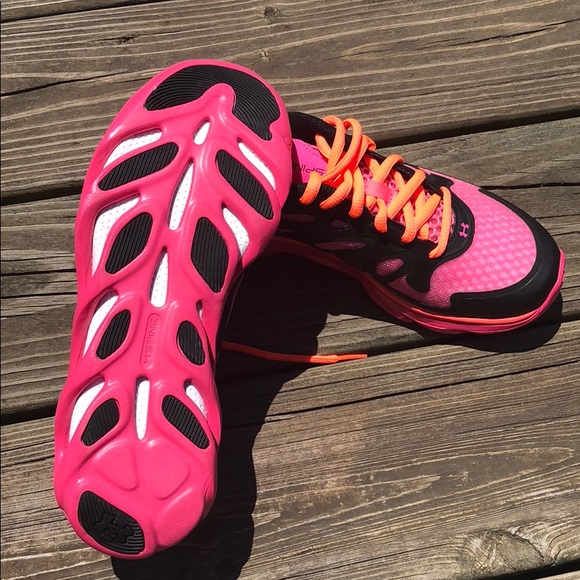 Under Armour MicroG Spine women’s running shoe new - Picture 2 of 5